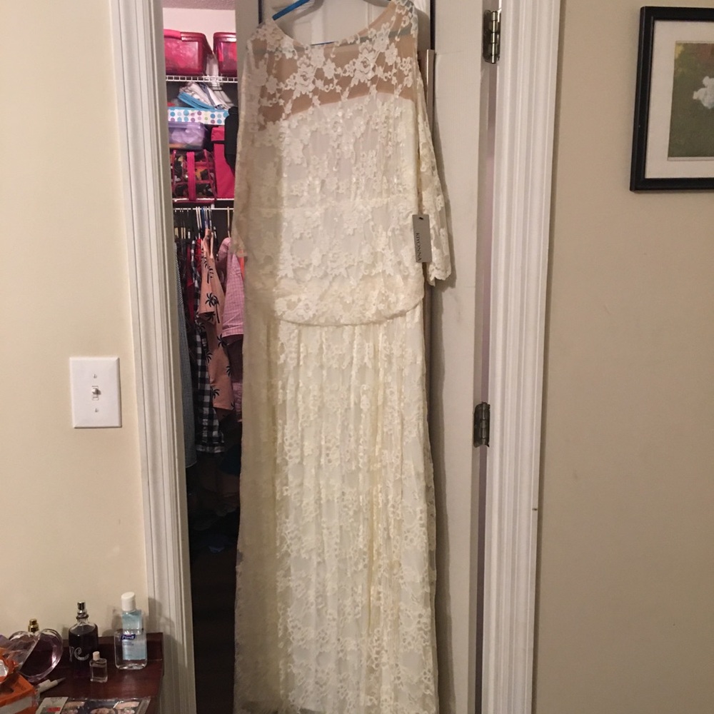 Plus size wedding dress 26w new never worn.